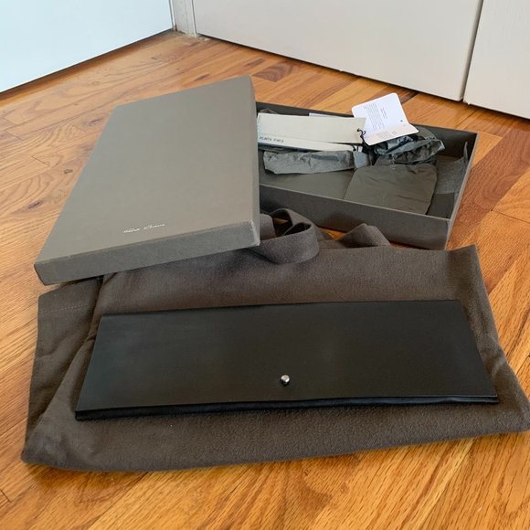 SOLD • RICK OWENS PLINTH F/W13 • Leather Clutch - Picture 2 of 10